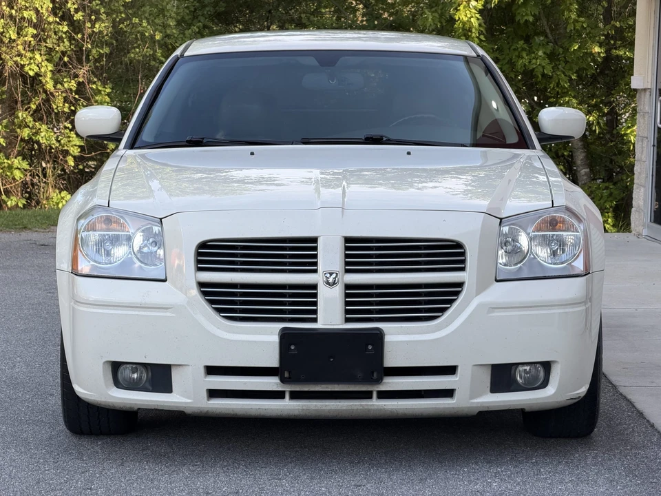 2005 Dodge Magnum 2nd Gen Wagon - Image 19 of 31