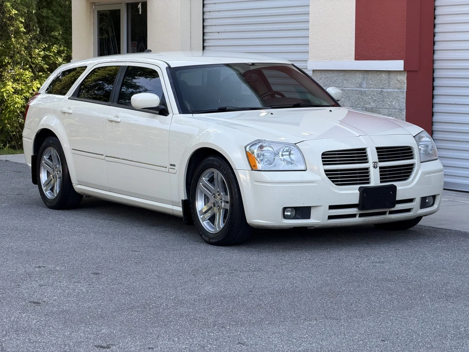 2005 Dodge Magnum 2nd Gen Wagon - Image 17 of 31