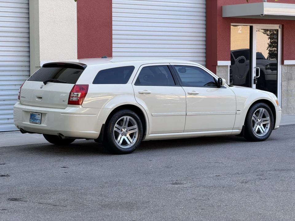 2005 Dodge Magnum 2nd Gen Wagon - Image 11 of 31