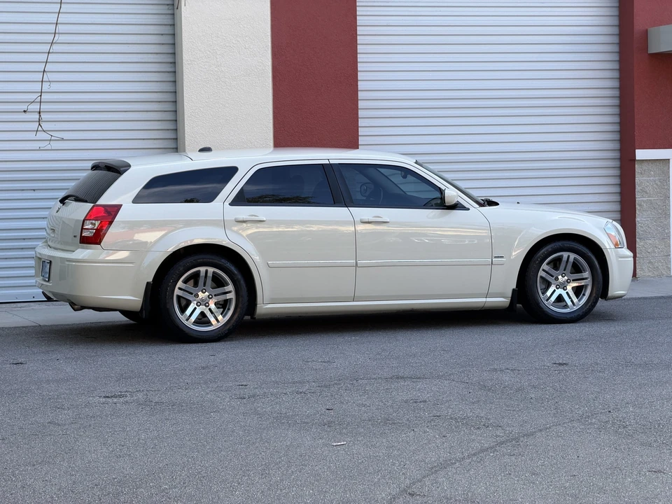 2005 Dodge Magnum 2nd Gen Wagon - Image 13 of 31