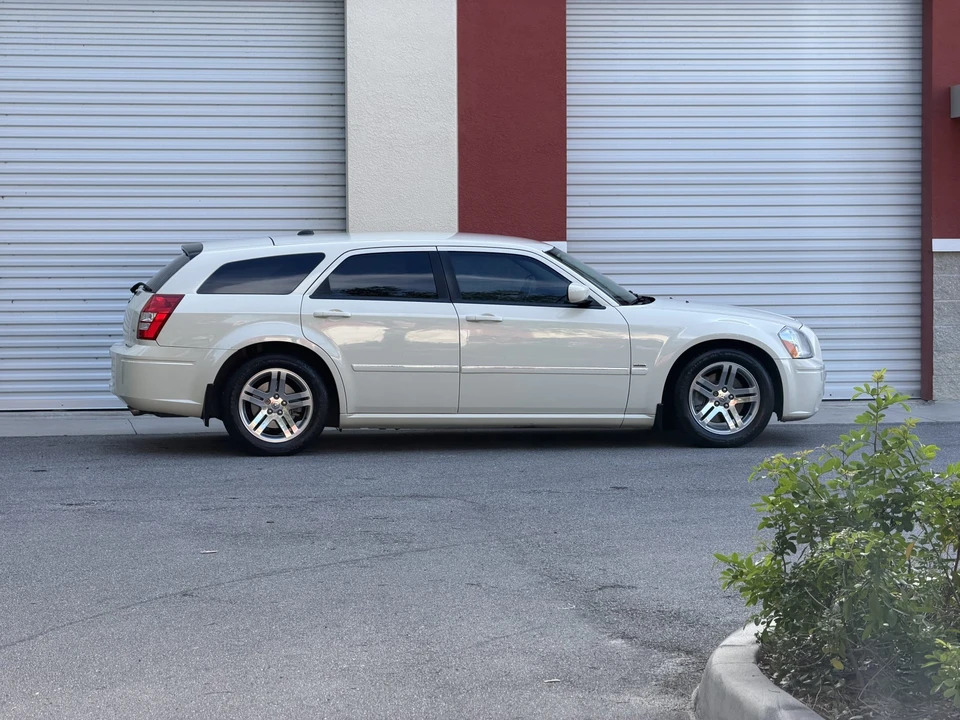 2005 Dodge Magnum 2nd Gen Wagon - Image 15 of 31
