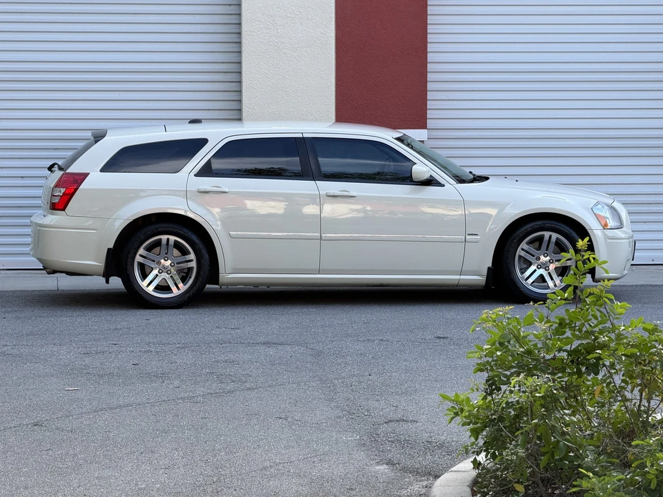 2005 Dodge Magnum 2nd Gen Wagon - Image 16 of 31