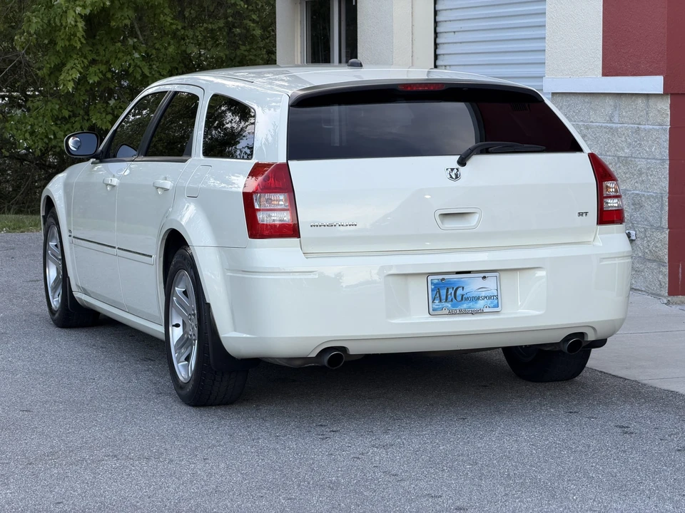 2005 Dodge Magnum 2nd Gen Wagon - Image 9 of 31