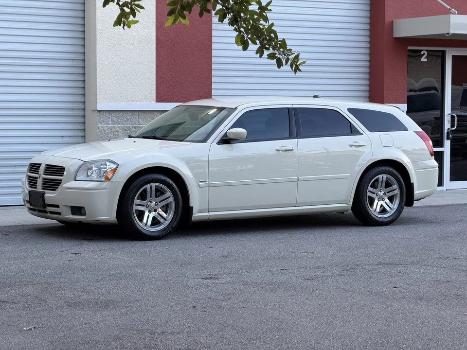 2005 Dodge Magnum 2nd Gen Wagon - Image 3 of 31