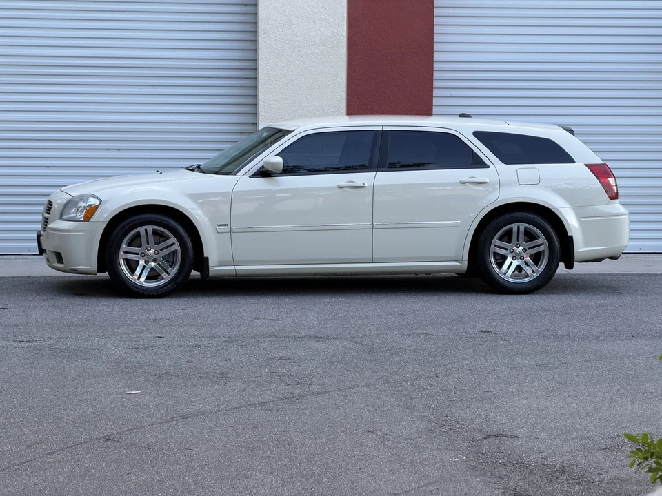2005 Dodge Magnum 2nd Gen Wagon - Image 6 of 31