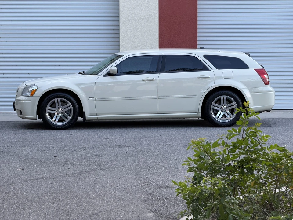 2005 Dodge Magnum 2nd Gen Wagon - Image 5 of 31