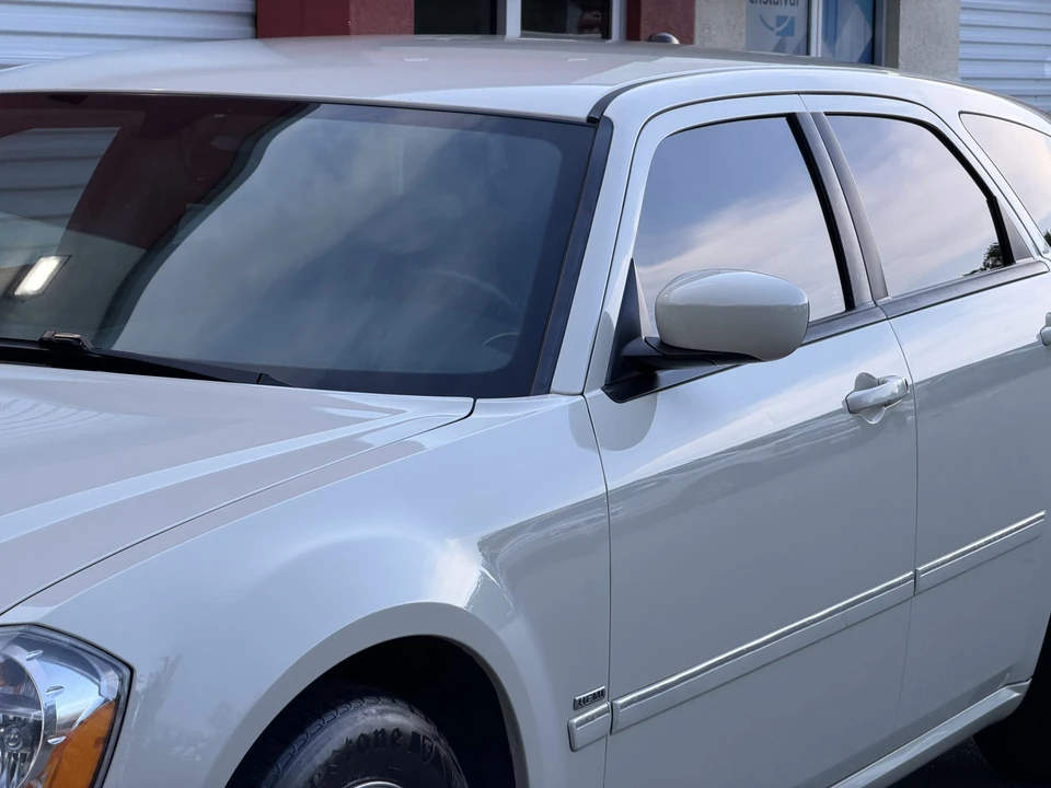 2005 Dodge Magnum 2nd Gen Wagon - Image 26 of 31