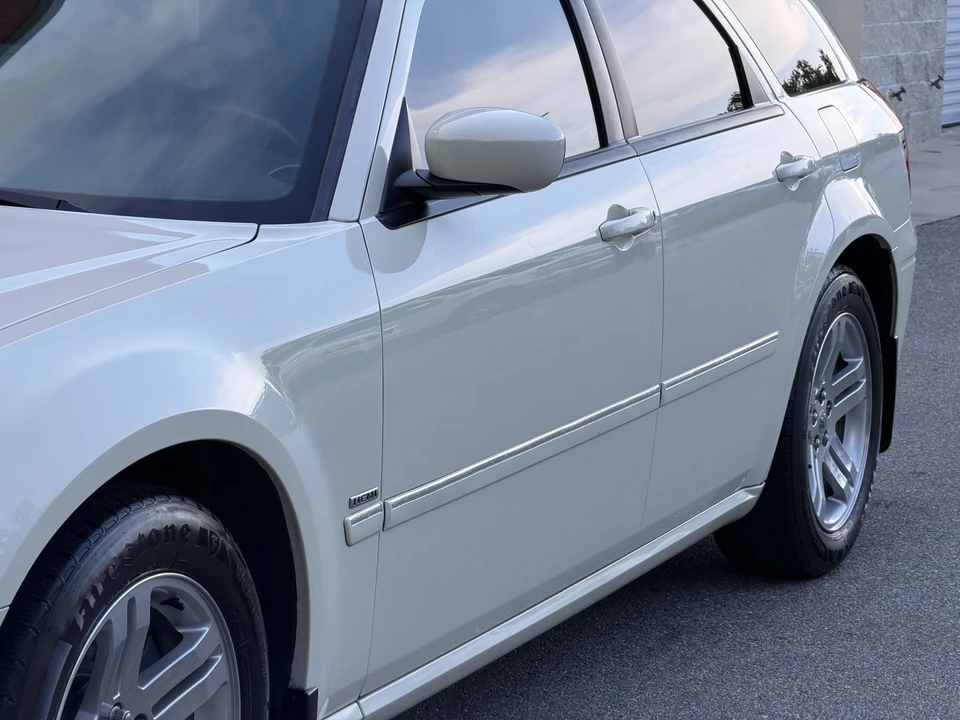 2005 Dodge Magnum 2nd Gen Wagon - Image 27 of 31