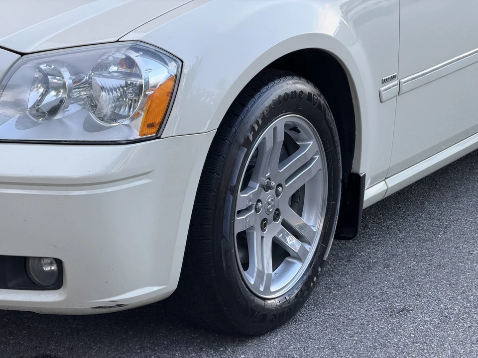 2005 Dodge Magnum 2nd Gen Wagon - Image 24 of 31