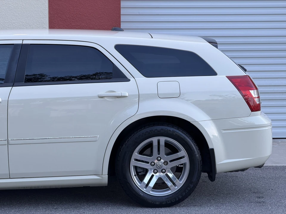 2005 Dodge Magnum 2nd Gen Wagon - Image 29 of 31