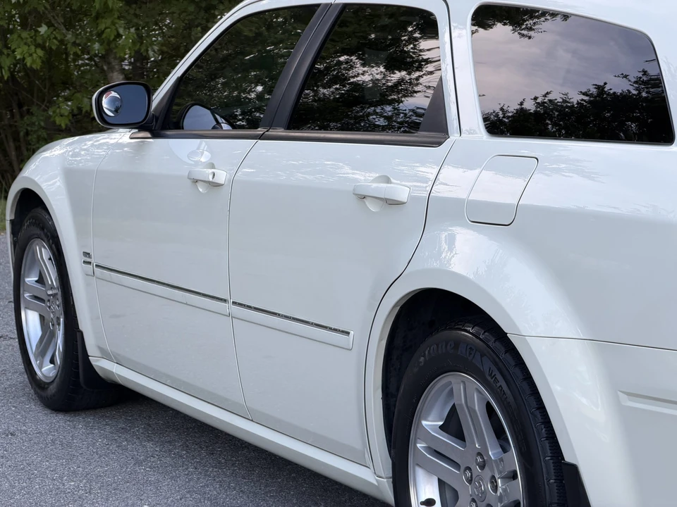 2005 Dodge Magnum 2nd Gen Wagon - Image 30 of 31