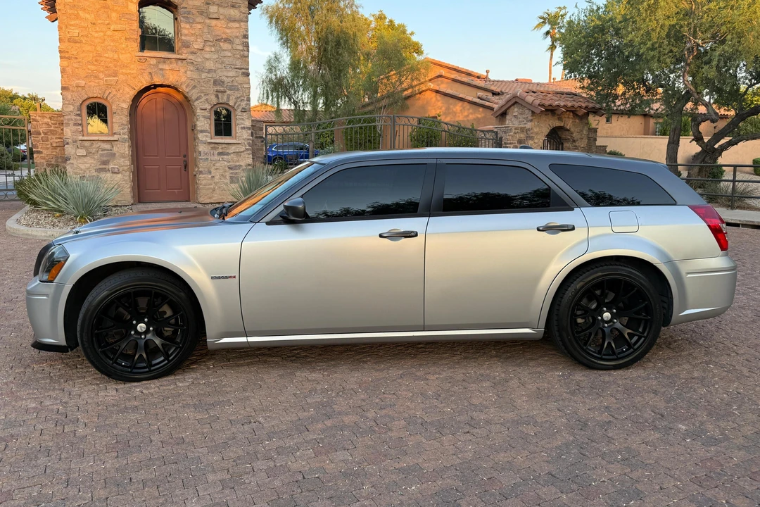 2005 Dodge Magnum 2nd Gen Wagon - Image 3 of 31