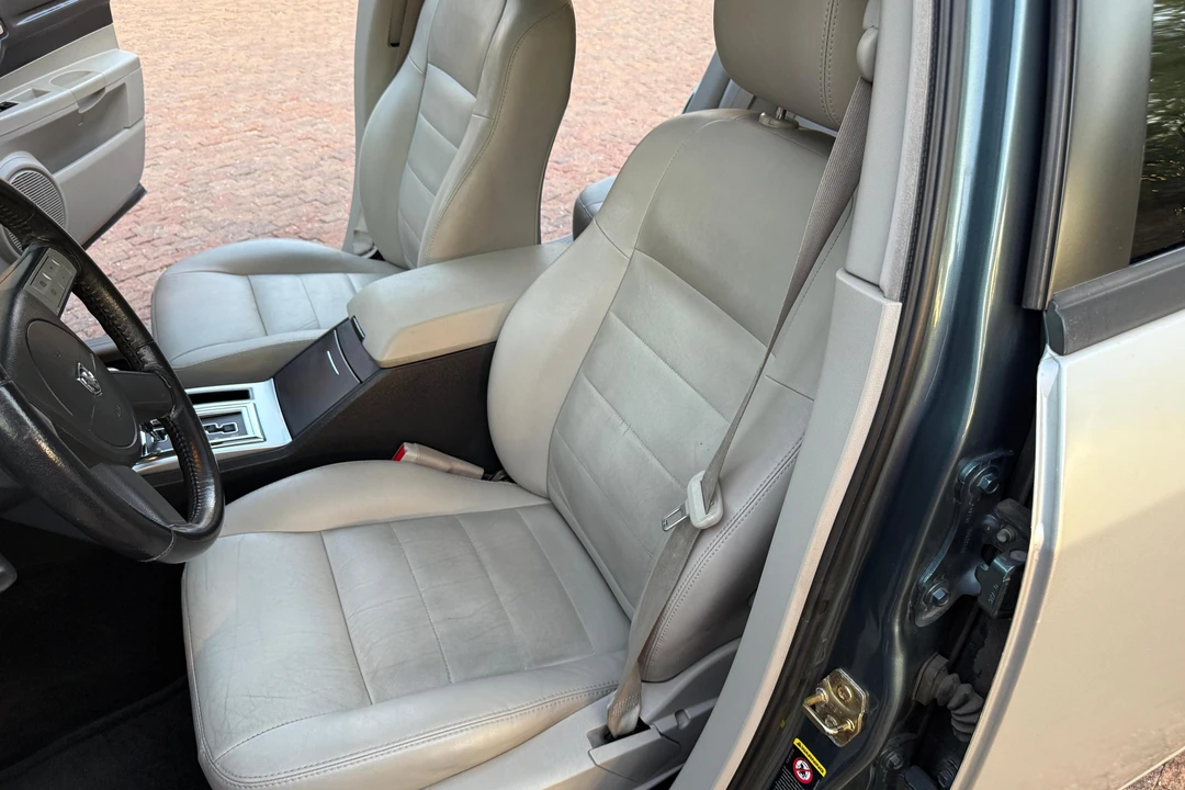2005 Dodge Magnum 2nd Gen Wagon - Image 18 of 31