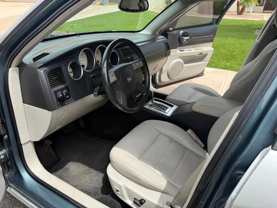 2005 Dodge Magnum 2nd Gen Wagon - Image 26 of 31