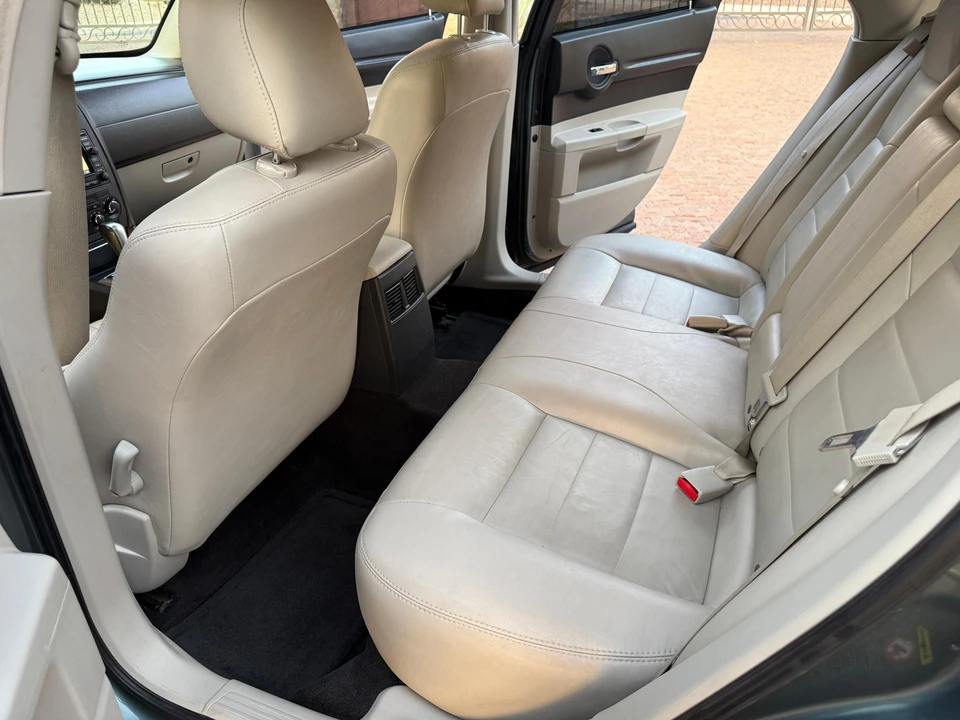 2005 Dodge Magnum 2nd Gen Wagon - Image 22 of 31