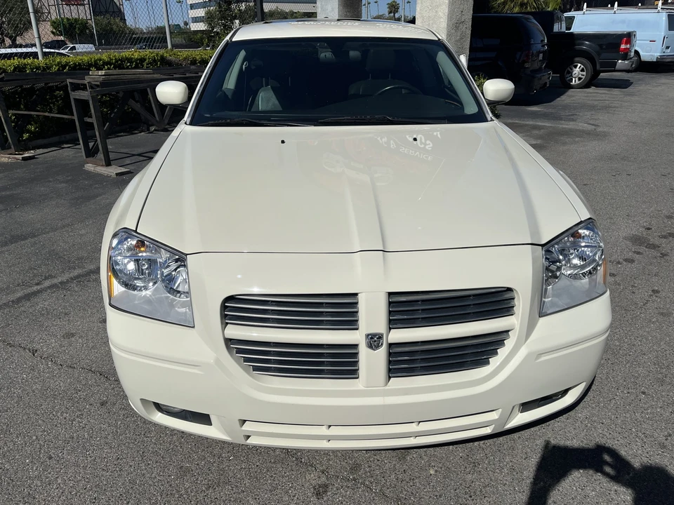 2005 Dodge Magnum 2nd Gen Wagon - Image 4 of 31