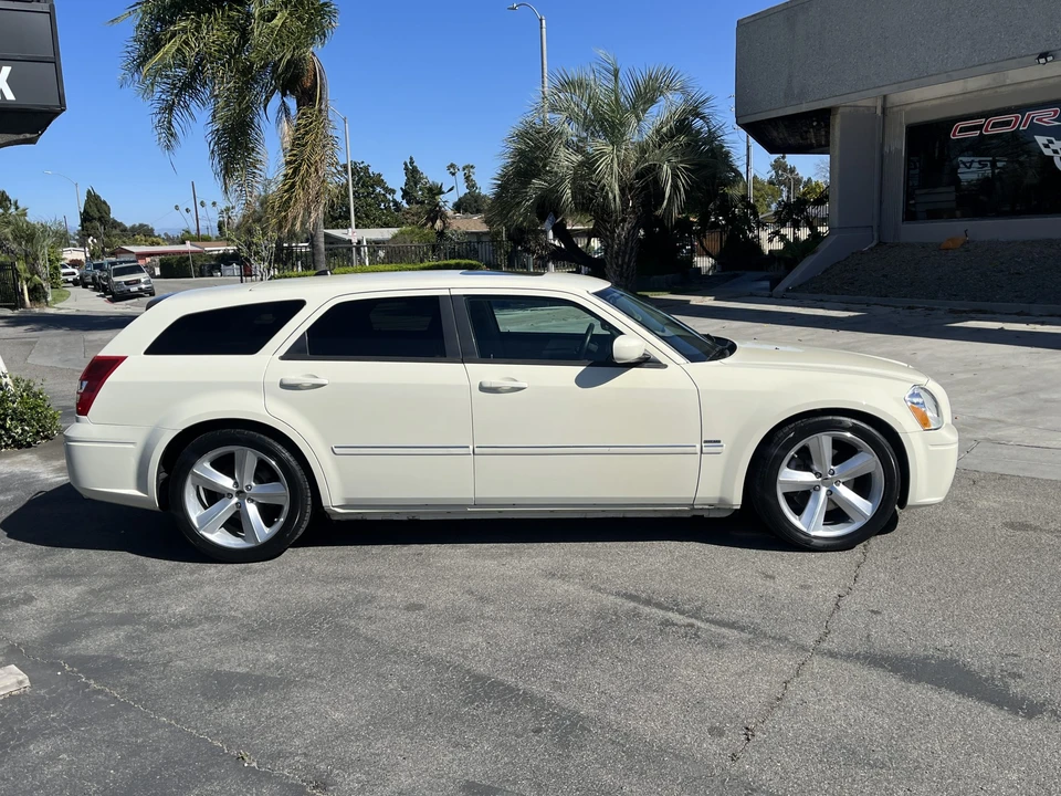 2005 Dodge Magnum 2nd Gen Wagon - Image 12 of 31