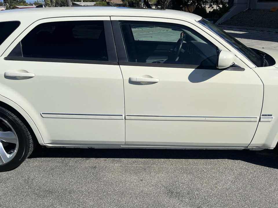 2005 Dodge Magnum 2nd Gen Wagon - Image 19 of 31