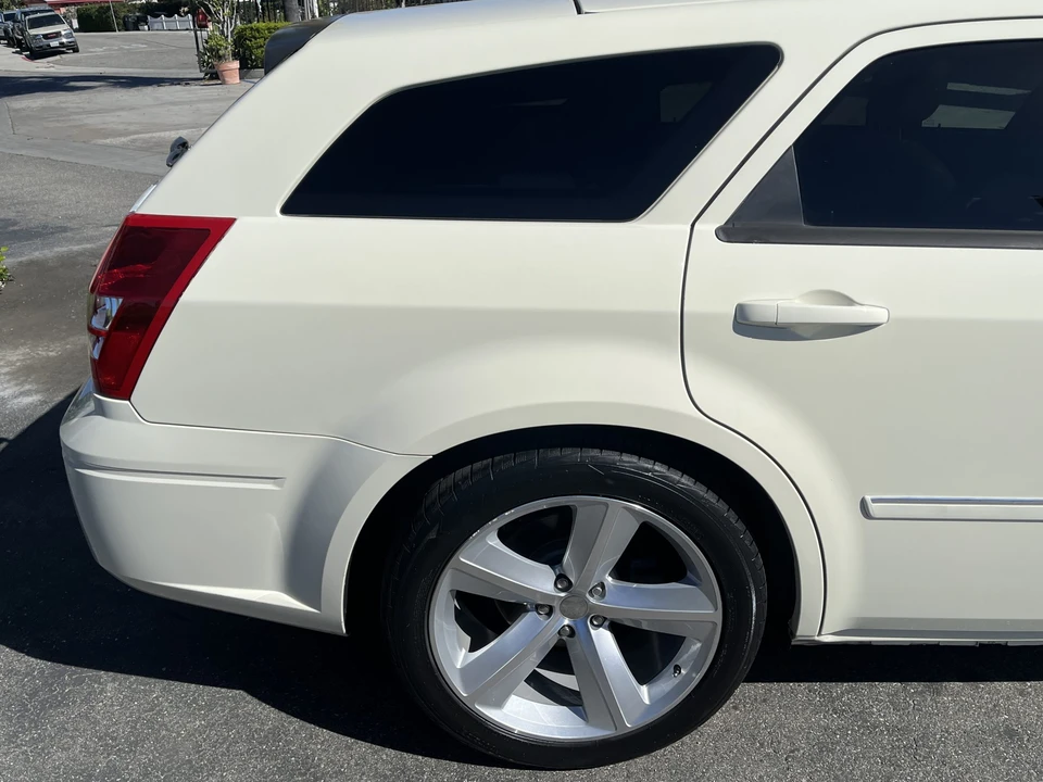 2005 Dodge Magnum 2nd Gen Wagon - Image 18 of 31