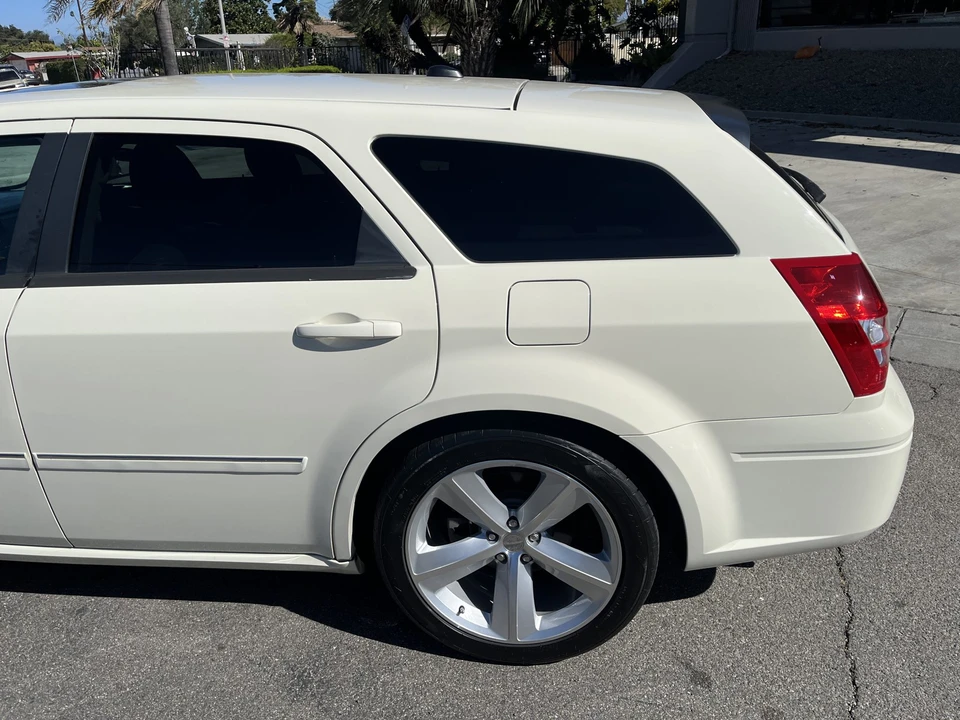 2005 Dodge Magnum 2nd Gen Wagon - Image 17 of 31