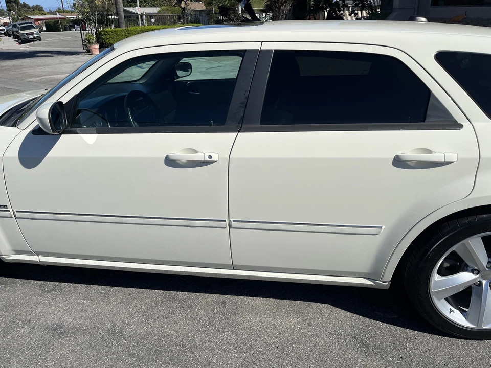 2005 Dodge Magnum 2nd Gen Wagon - Image 16 of 31
