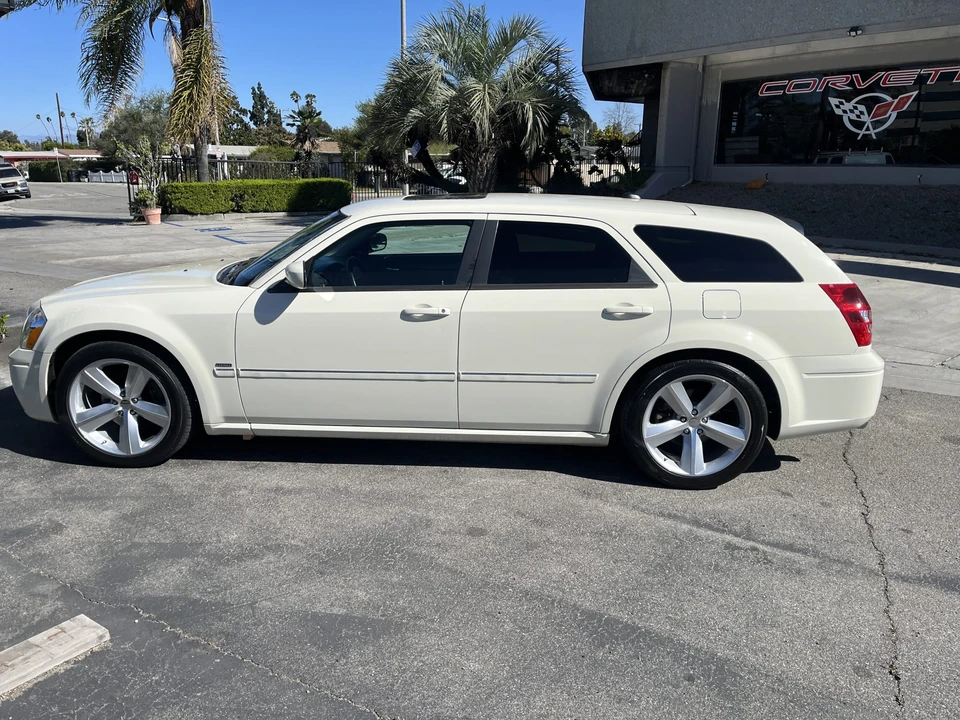 2005 Dodge Magnum 2nd Gen Wagon - Image 8 of 31