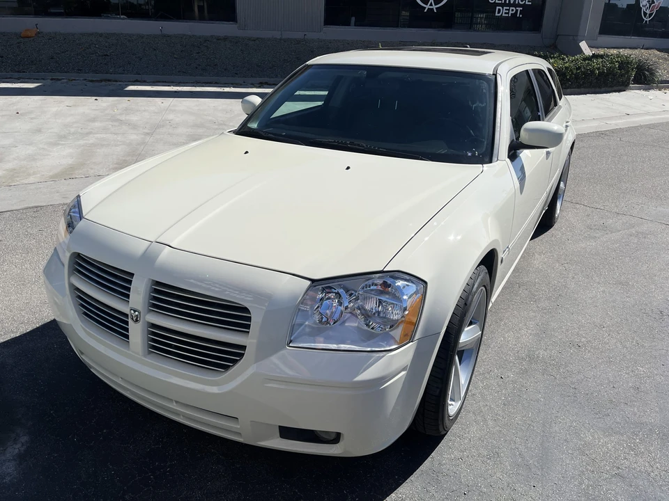 2005 Dodge Magnum 2nd Gen Wagon - Image 6 of 31