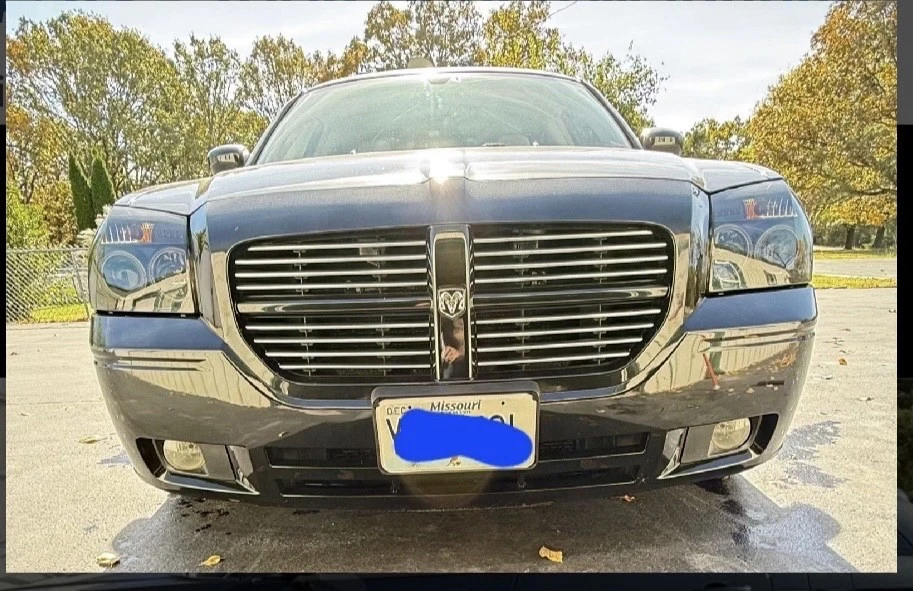 2005 Dodge Magnum 2nd Gen Wagon - Image 3 of 10