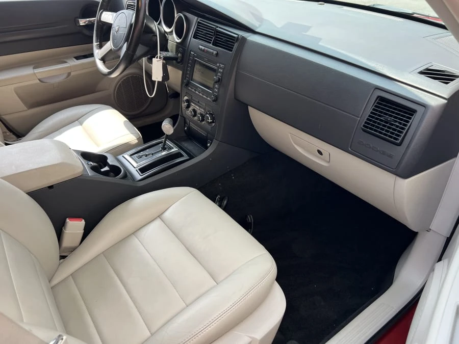 2005 Dodge Magnum 2nd Gen Wagon - Image 5 of 8