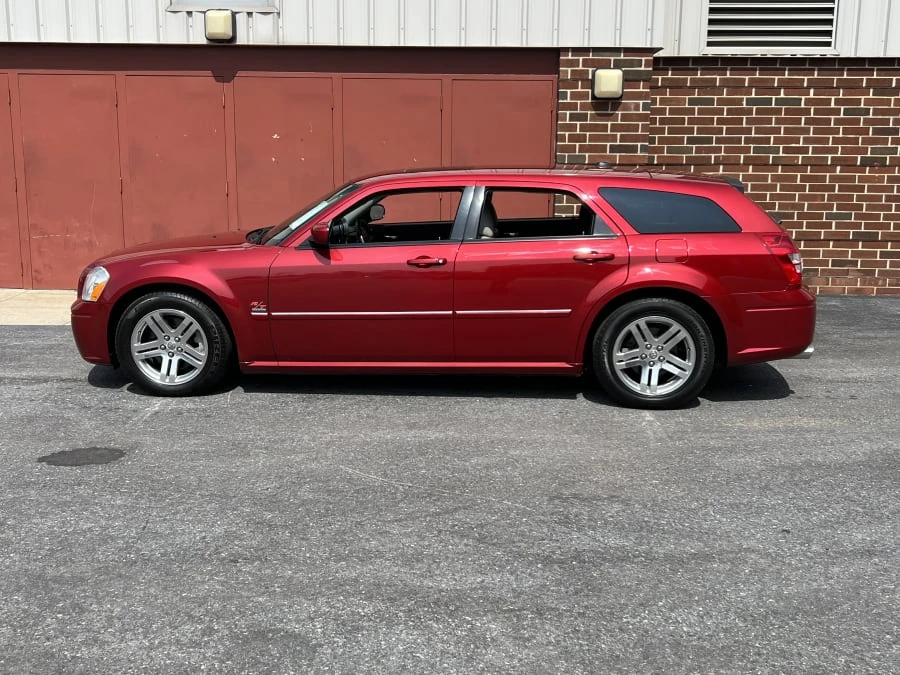 2005 Dodge Magnum 2nd Gen Wagon - Image 2 of 8