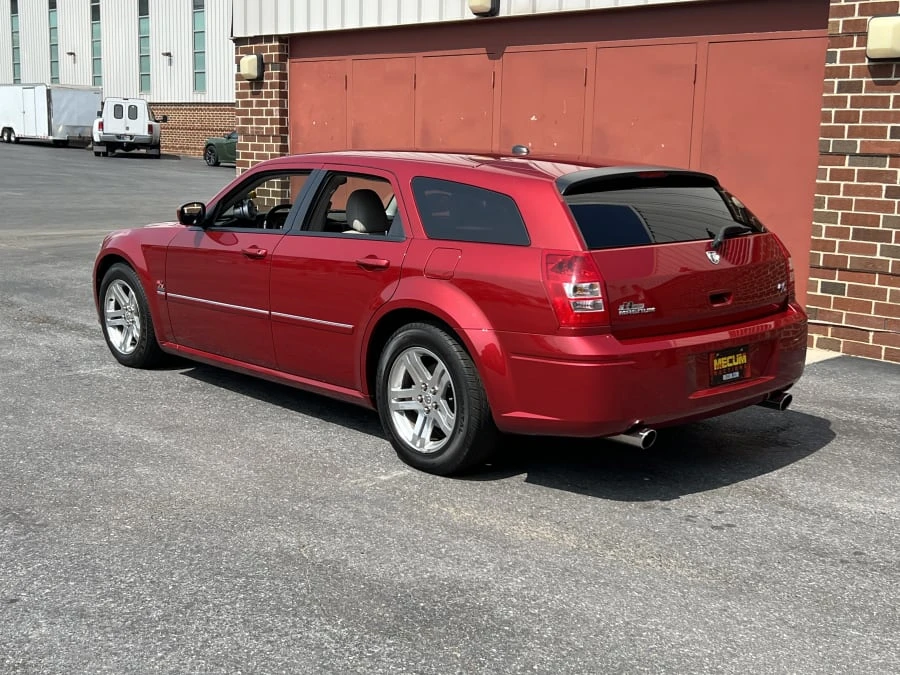 2005 Dodge Magnum 2nd Gen Wagon - Image 3 of 8