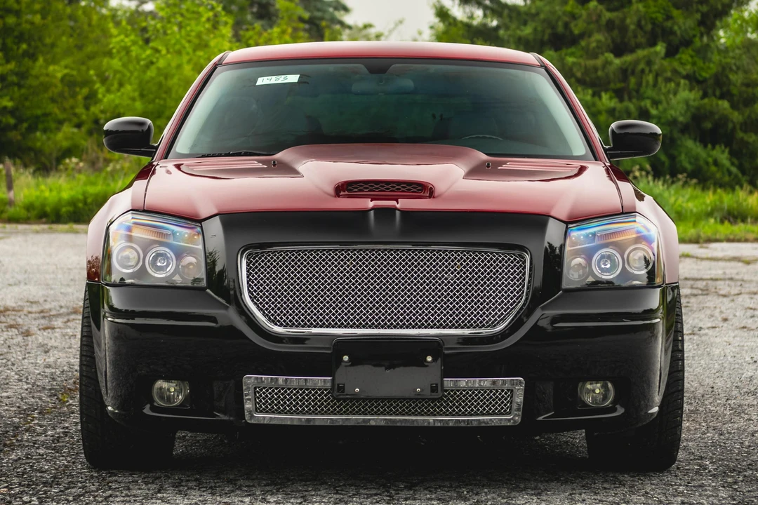 2005 Dodge Magnum 2nd Gen Wagon - Image 2 of 31