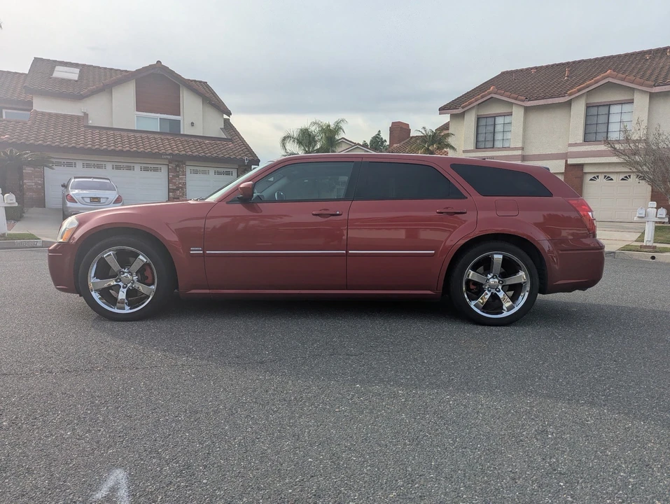 2005 Dodge Magnum 2nd Gen Wagon - Image 12 of 29