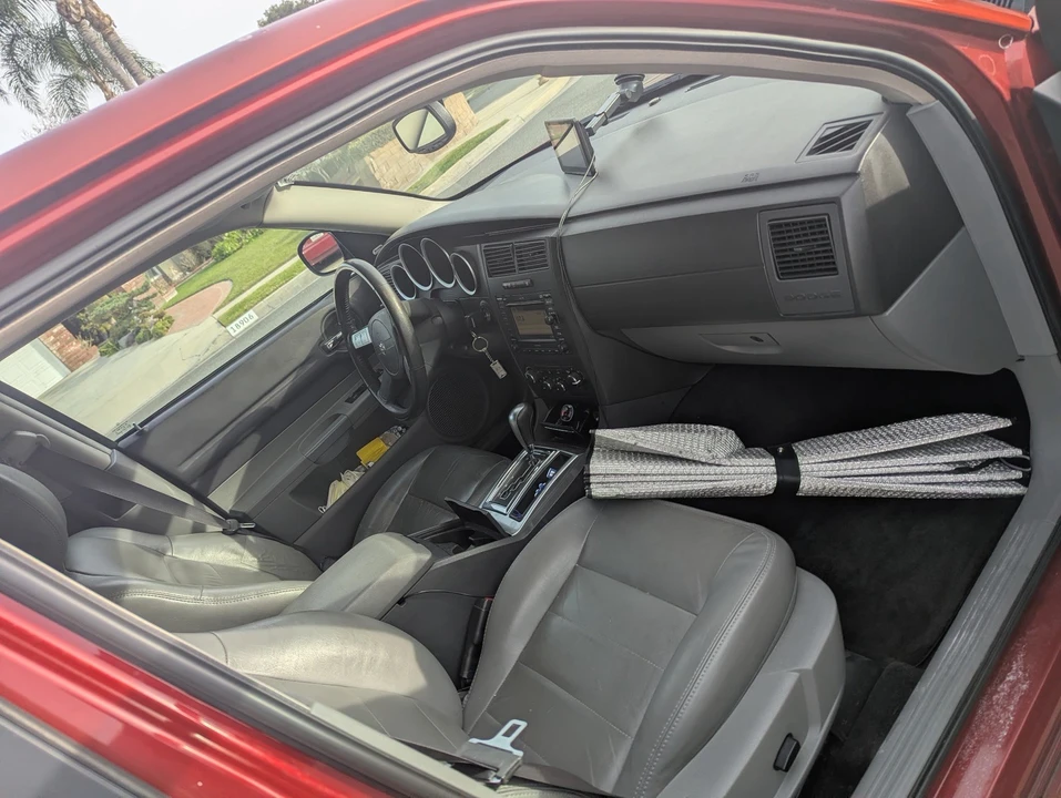 2005 Dodge Magnum 2nd Gen Wagon - Image 19 of 29