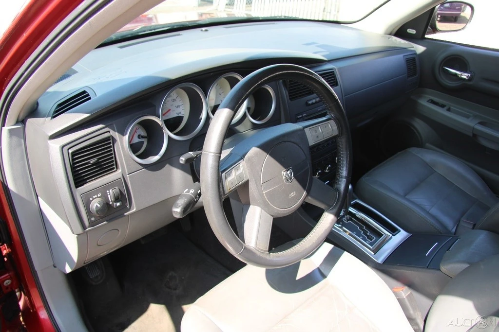 2005 Dodge Magnum 2nd Gen Wagon - Image 13 of 21