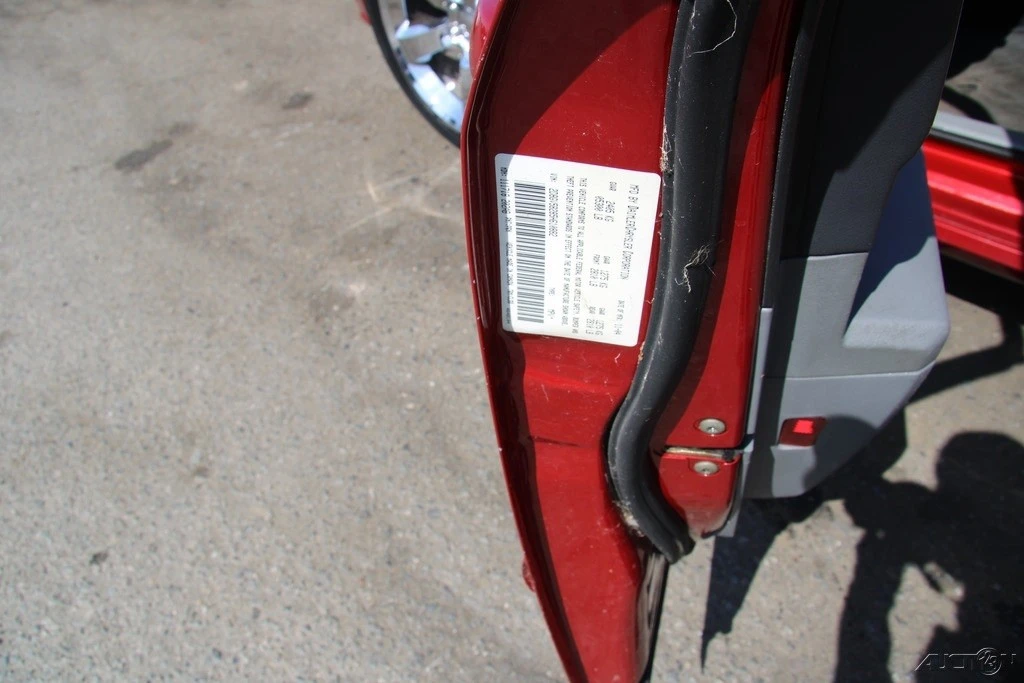 2005 Dodge Magnum 2nd Gen Wagon - Image 10 of 21