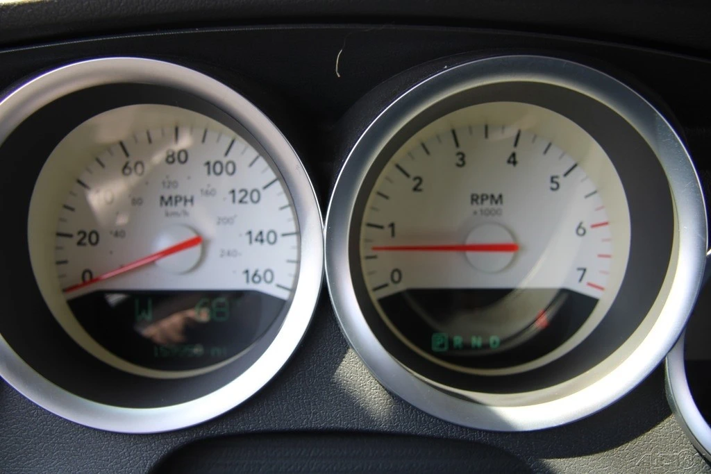 2005 Dodge Magnum 2nd Gen Wagon - Image 14 of 21