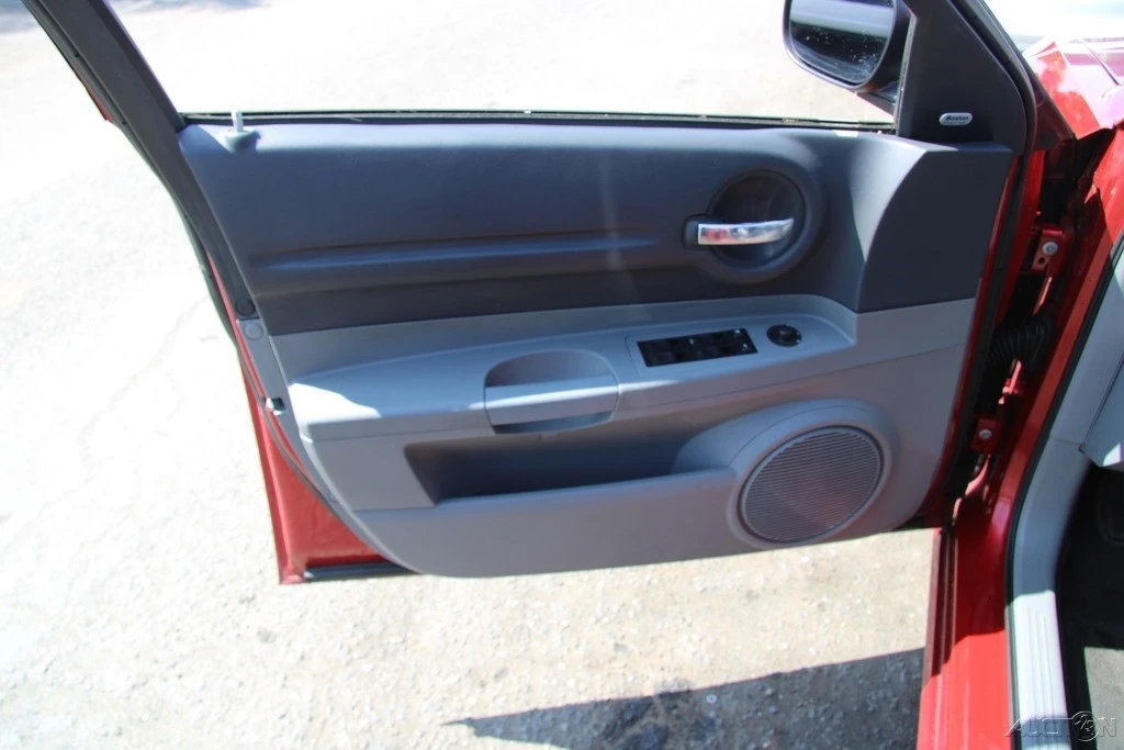 2005 Dodge Magnum 2nd Gen Wagon - Image 11 of 21