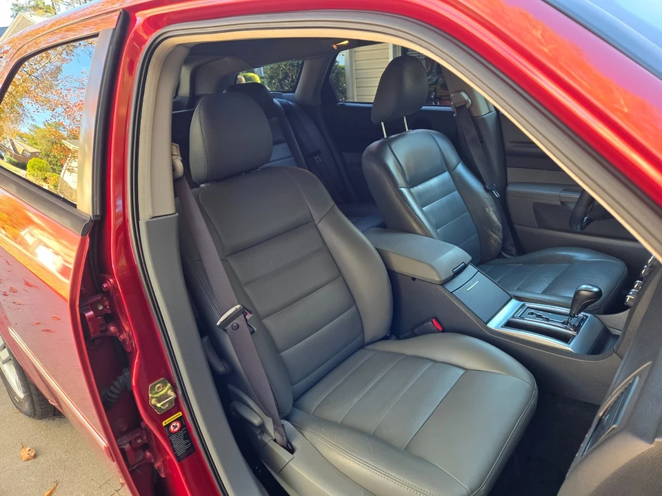 2005 Dodge Magnum 2nd Gen Wagon - Image 10 of 14