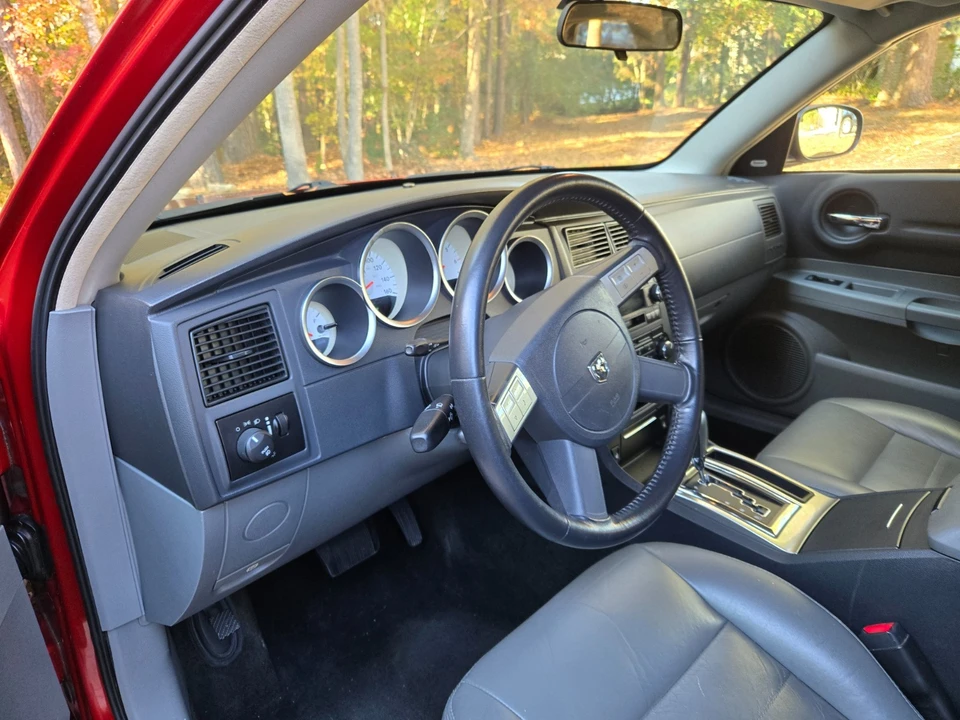 2005 Dodge Magnum 2nd Gen Wagon - Image 8 of 14