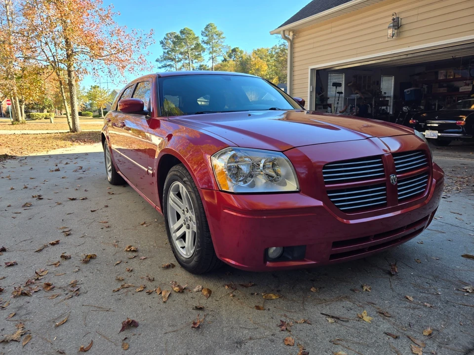 2005 Dodge Magnum 2nd Gen Wagon - Image 2 of 14