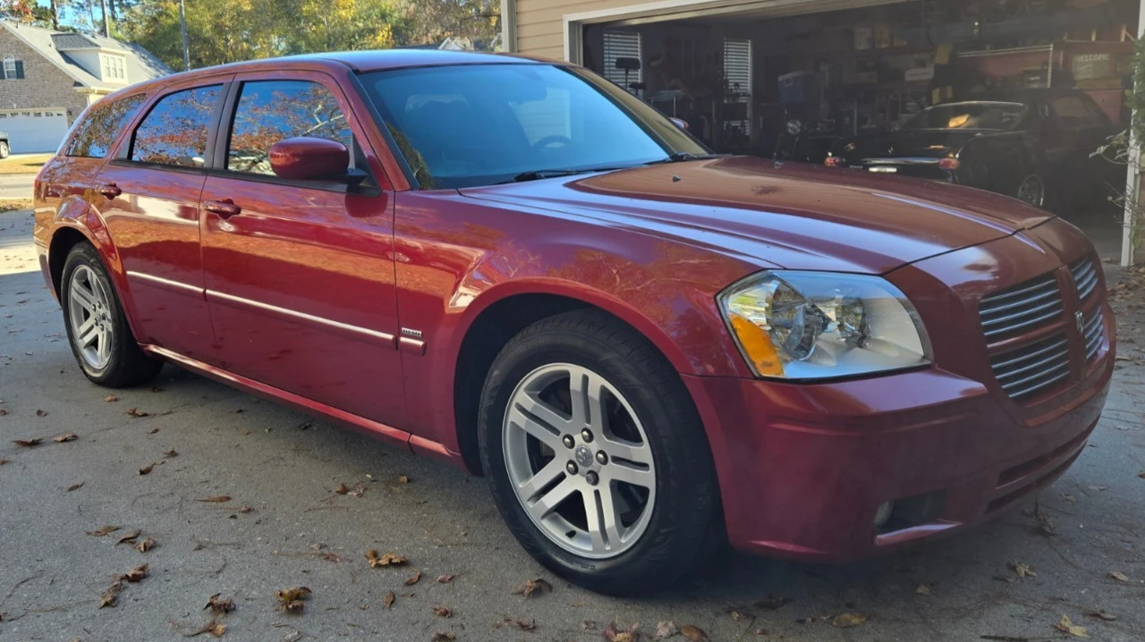2005 Dodge Magnum 2nd Gen Wagon - Image 3 of 14