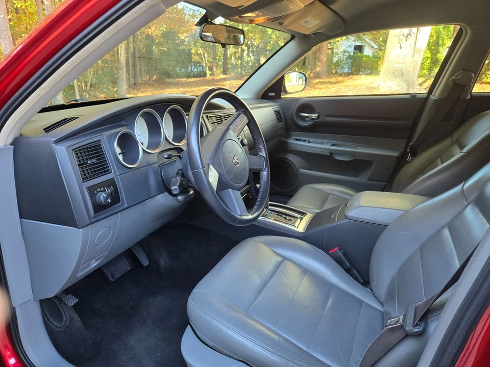 2005 Dodge Magnum 2nd Gen Wagon - Image 9 of 14
