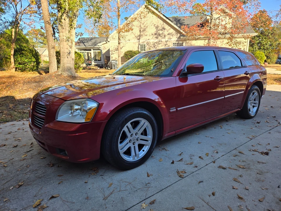 2005 Dodge Magnum 2nd Gen Wagon - Image 4 of 14