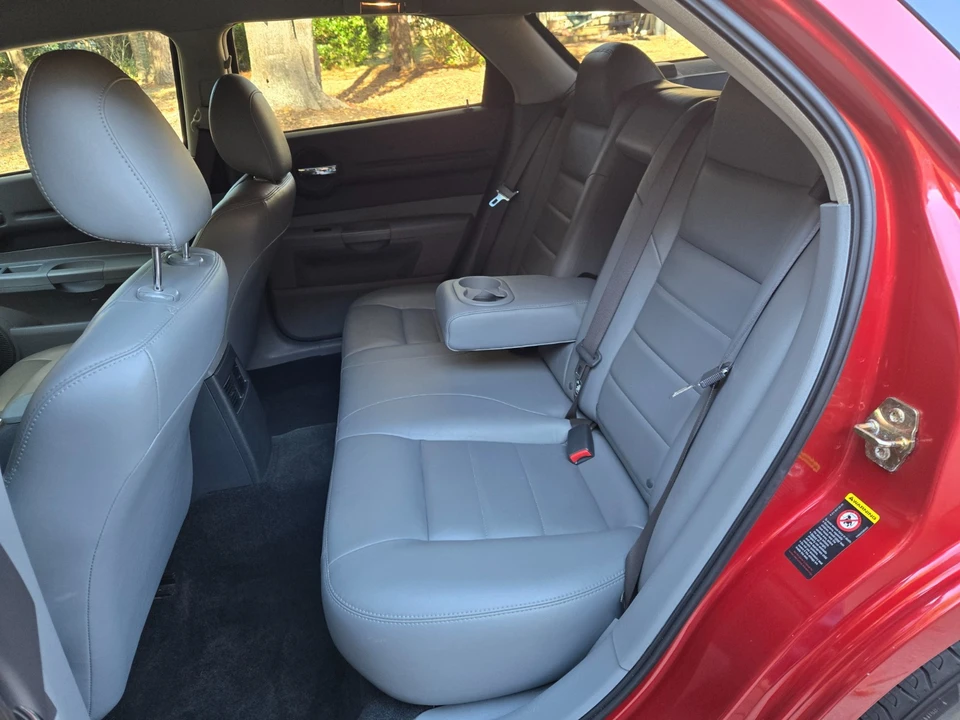 2005 Dodge Magnum 2nd Gen Wagon - Image 13 of 14