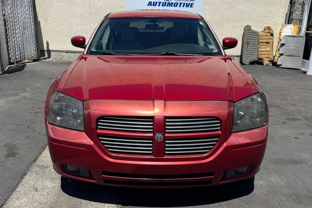 2005 Dodge Magnum 2nd Gen Wagon - Image 2 of 31