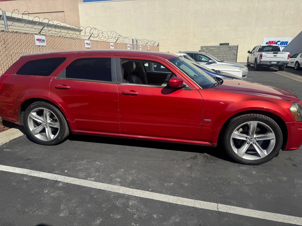 2005 Dodge Magnum 2nd Gen Wagon - Image 14 of 31