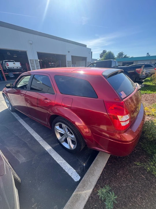 2005 Dodge Magnum 2nd Gen Wagon - Image 8 of 31
