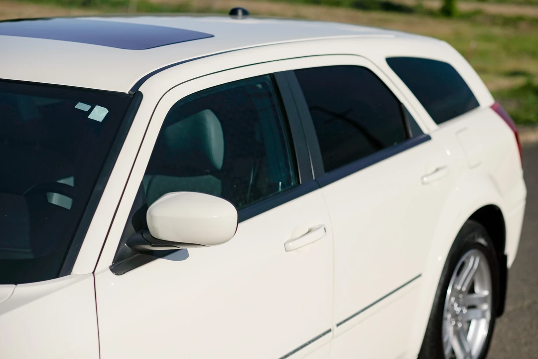 2005 Dodge Magnum 2nd Gen Wagon - Image 26 of 31