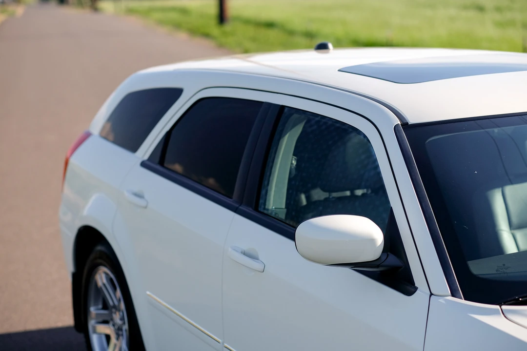 2005 Dodge Magnum 2nd Gen Wagon - Image 17 of 31